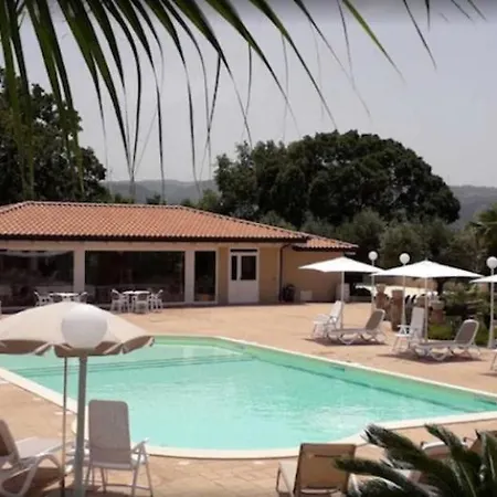 Feudo Delle Querce Vakantieboerderij *